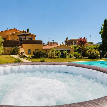 New Pool & Jacuzzi 400 M Garden 3 Bedrooms
